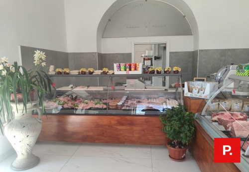 Locale commerciale in affitto a Caserta