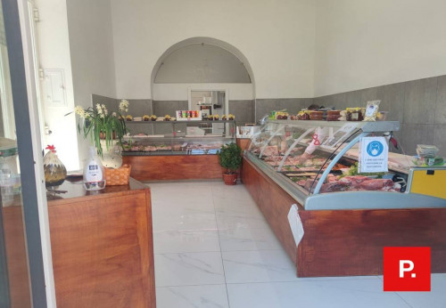 Locale commerciale in affitto a Caserta