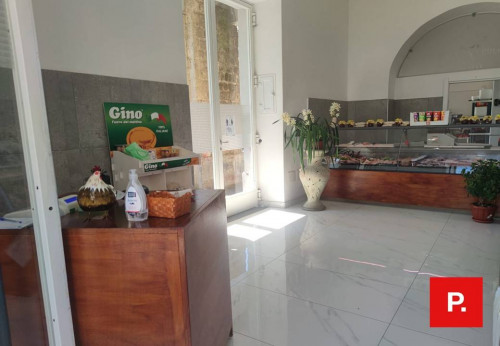 Locale commerciale in affitto a Caserta