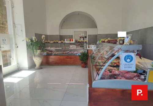 Locale commerciale in affitto a Caserta