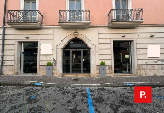 Fondo commerciale in vendita a Caserta (CE)