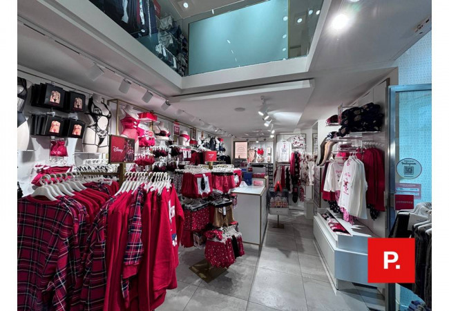 Locale commerciale in affitto a Caserta