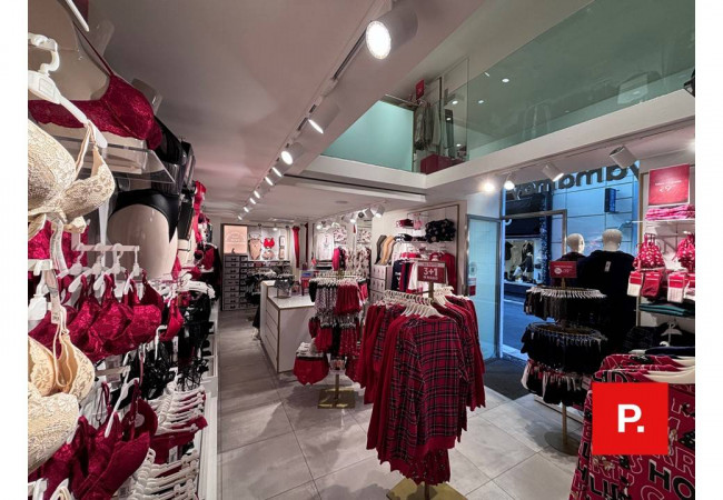 Locale commerciale in affitto a Caserta