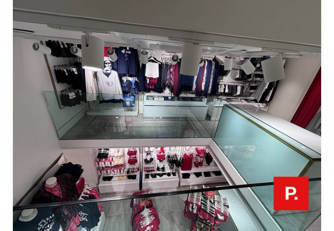 Locale commerciale in affitto a Caserta