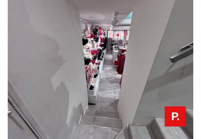 Locale commerciale in affitto a Caserta