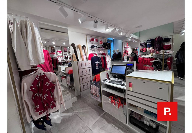 Locale commerciale in affitto a Caserta