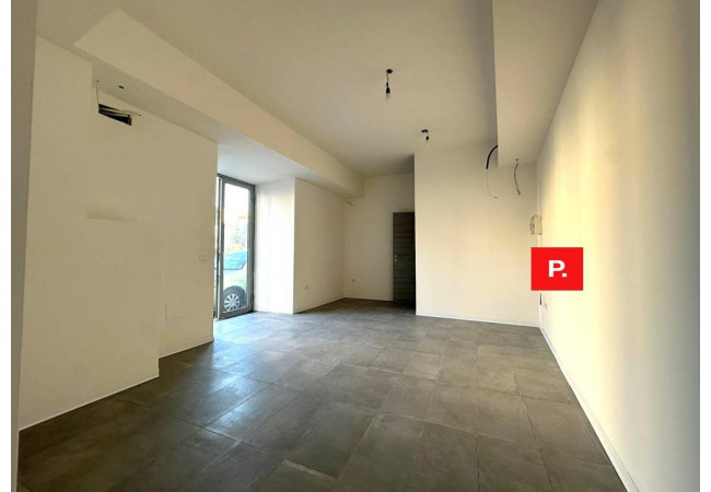 Locale commerciale in affitto a Santa Maria Capua Vetere