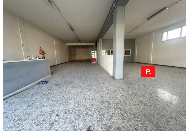 Locale commerciale in affitto a Curti