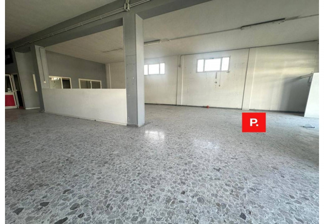 Locale commerciale in affitto a Curti