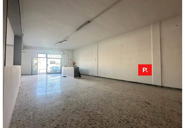 Locale commerciale in affitto a Curti