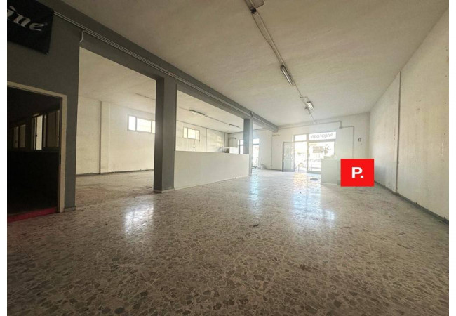 Locale commerciale in affitto a Curti