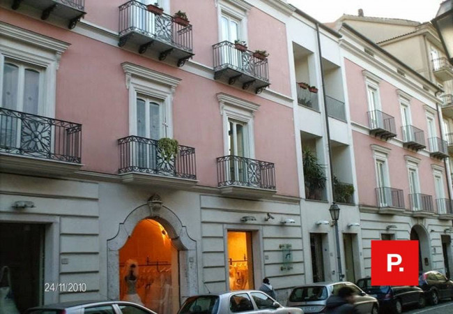 Locale commerciale in vendita a Caserta