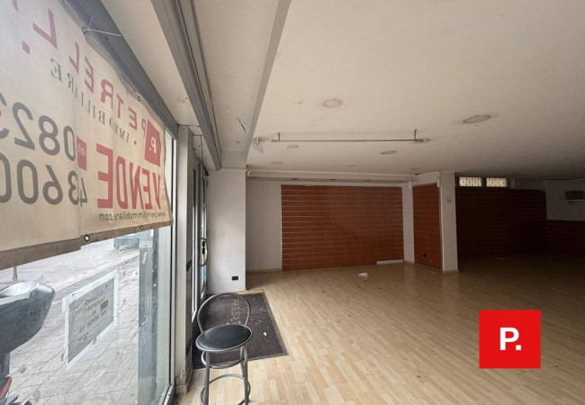 Locale commerciale in vendita a Caserta