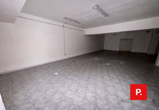 Locale commerciale in vendita a Caserta