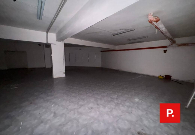 Locale commerciale in vendita a Caserta