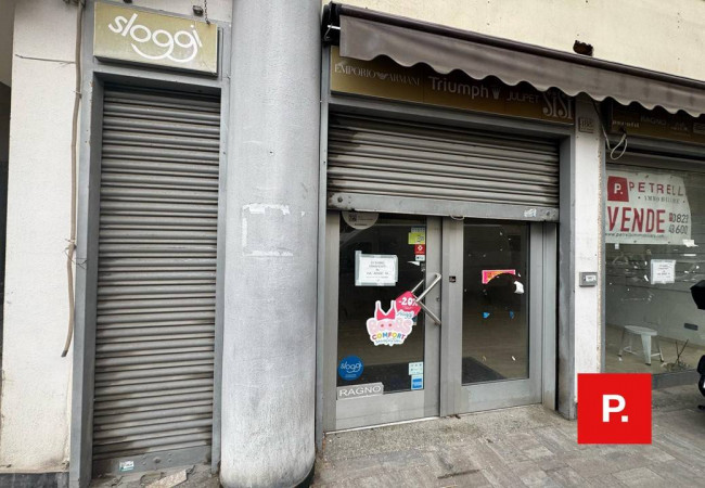 Locale commerciale in vendita a Caserta