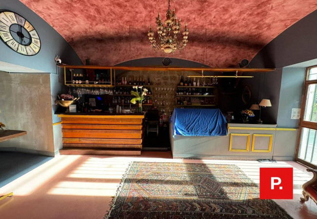 Locale commerciale in vendita a Caserta