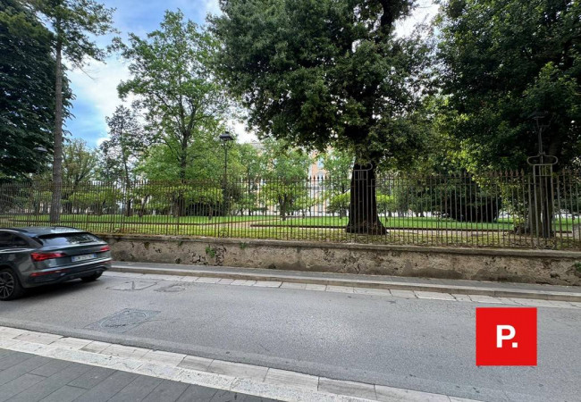 Locale commerciale in vendita a Caserta