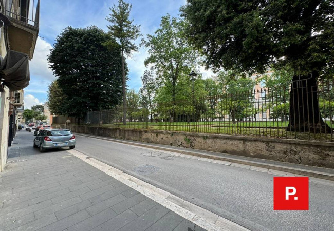 Locale commerciale in vendita a Caserta