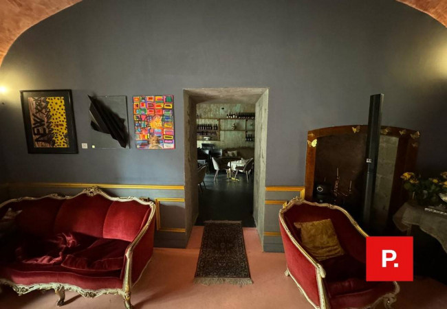 Locale commerciale in vendita a Caserta