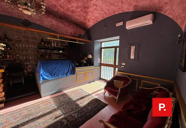 Locale commerciale in vendita a Caserta