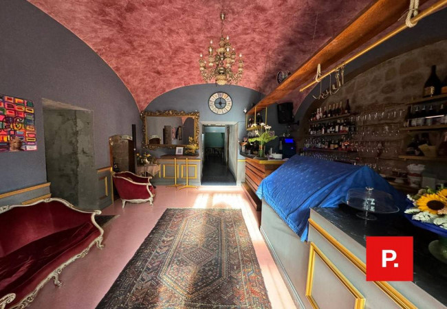 Locale commerciale in vendita a Caserta