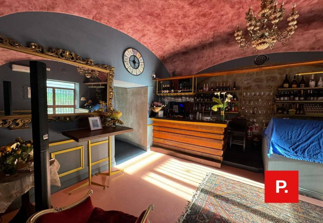 Locale commerciale in vendita a Caserta