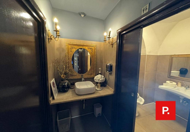 Locale commerciale in vendita a Caserta