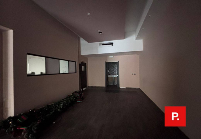 Locale commerciale in affitto a Caserta