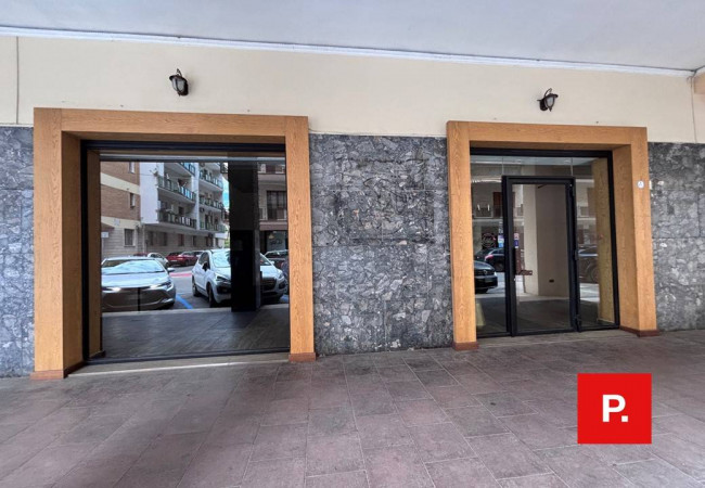 Locale commerciale in affitto a Caserta