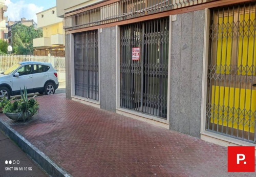 Locale commerciale in affitto a Caserta