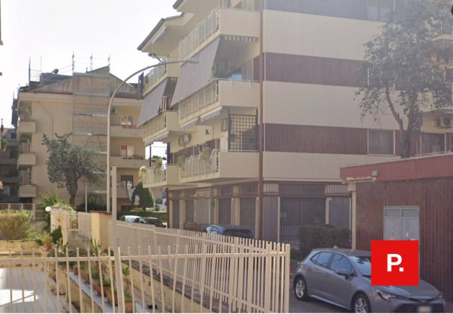 Locale commerciale in affitto a Caserta