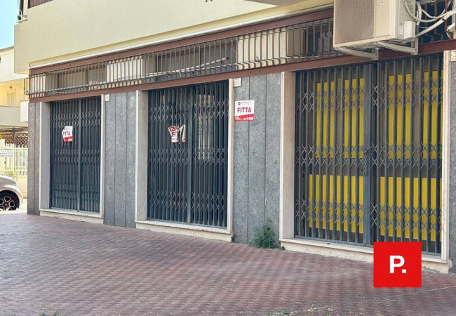 Locale commerciale in affitto a Caserta