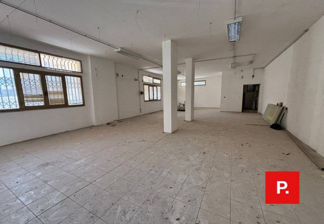 Locale commerciale in affitto a Caserta