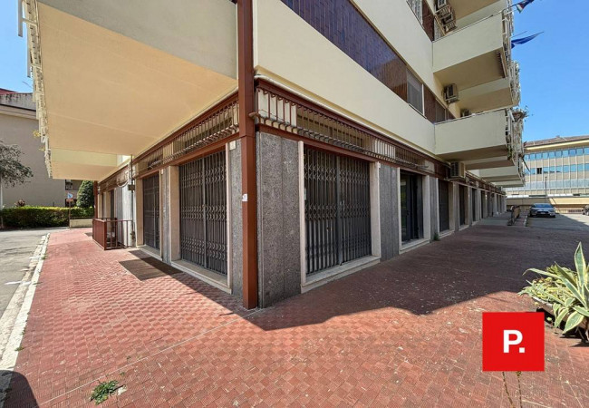 Locale commerciale in affitto a Caserta