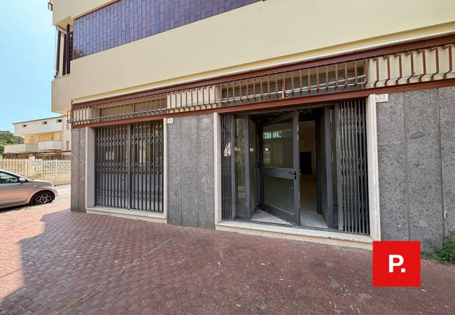 Locale commerciale in affitto a Caserta