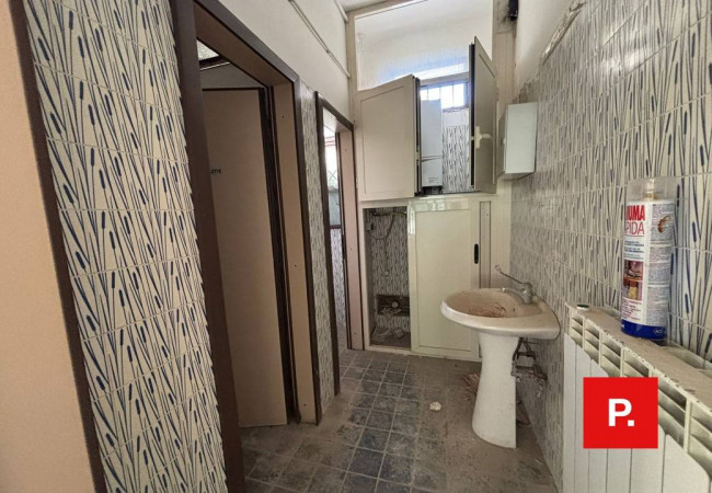 Locale commerciale in affitto a Caserta