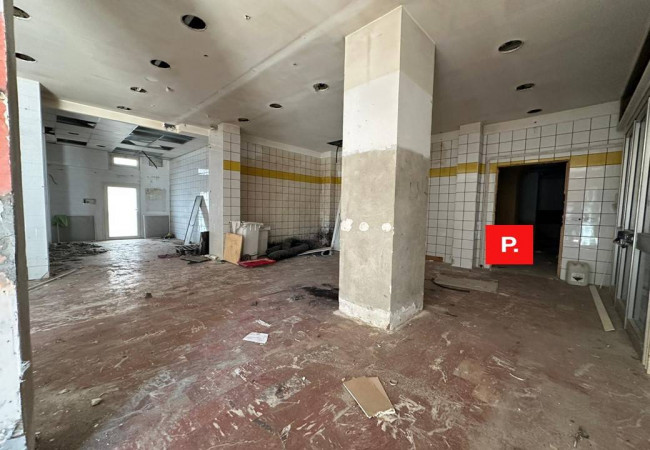 Locale commerciale in affitto a Santa Maria Capua Vetere