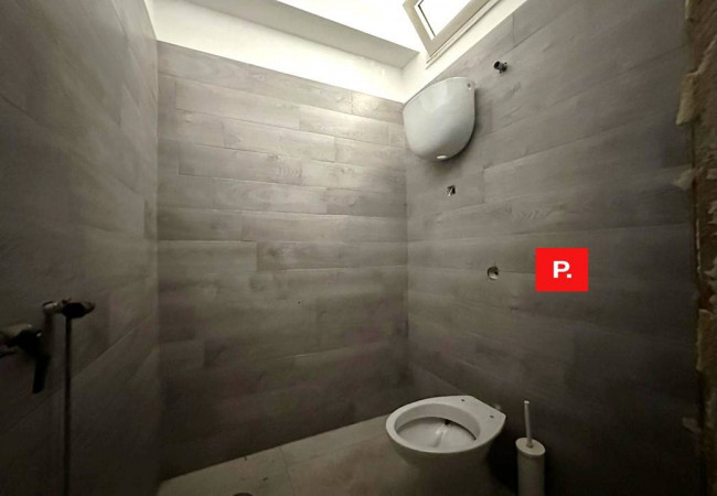 Locale commerciale in affitto a Santa Maria Capua Vetere