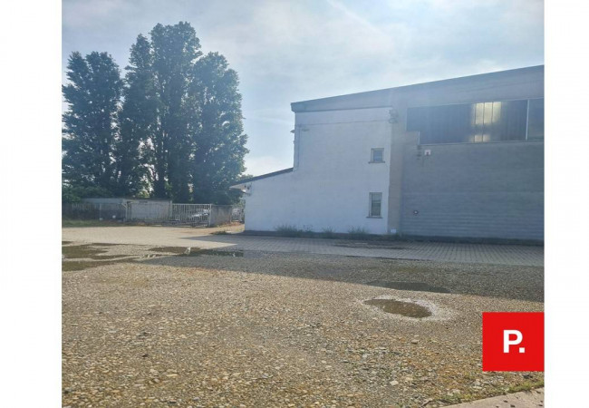 Capannone in vendita a Sannazzaro de' Burgondi