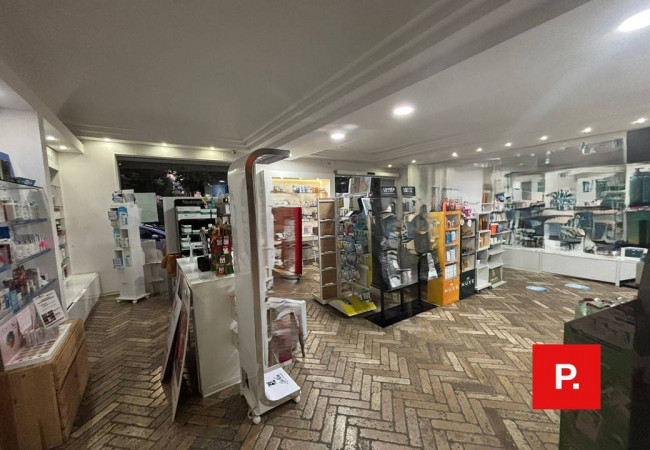 Locale commerciale in affitto a Caserta