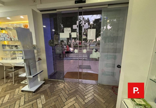 Locale commerciale in affitto a Caserta