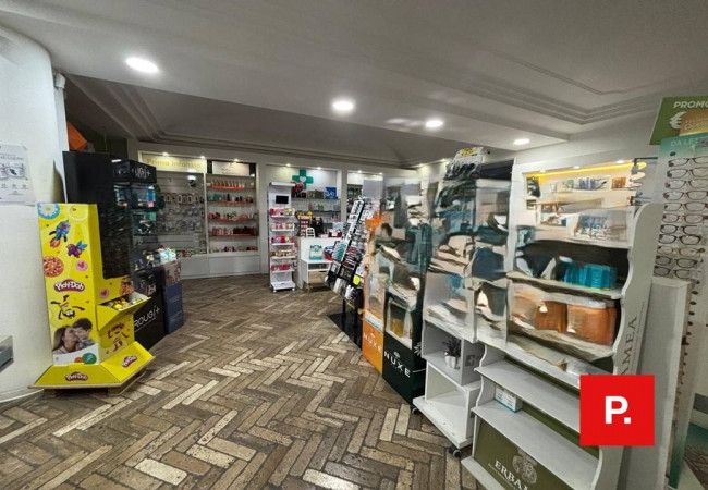 Locale commerciale in affitto a Caserta