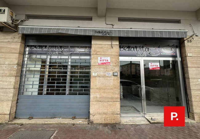 Locale commerciale in affitto a Caserta