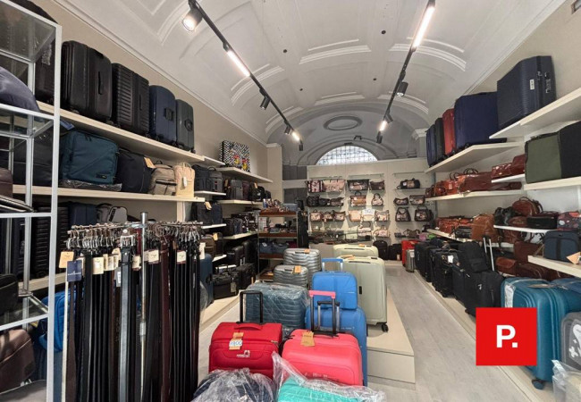 Locale commerciale in vendita a Caserta