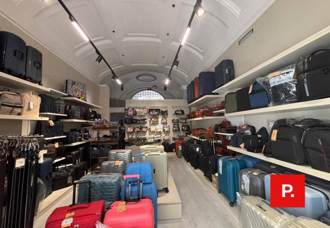 Locale commerciale in vendita a Caserta