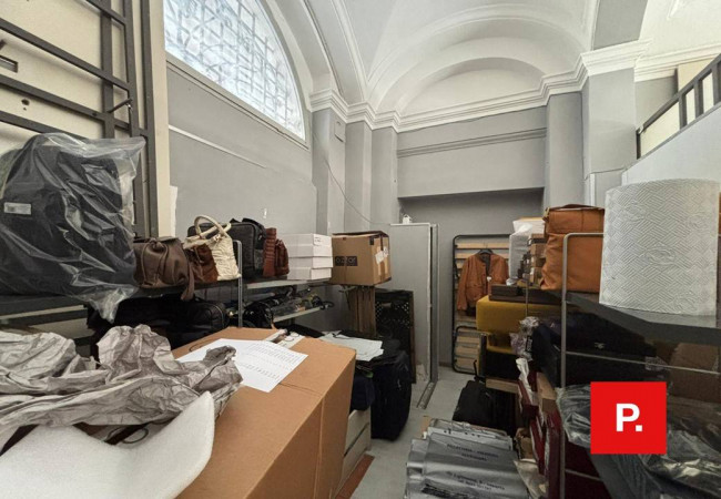 Locale commerciale in vendita a Caserta