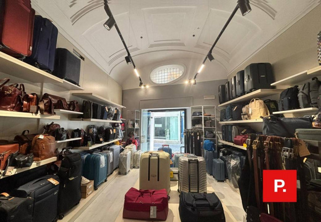 Locale commerciale in vendita a Caserta