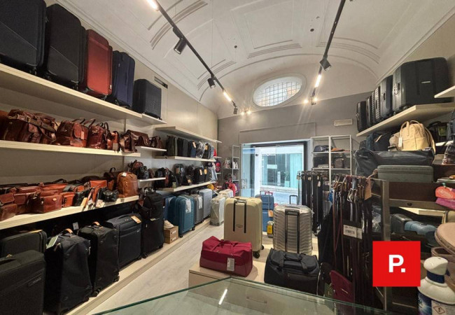 Locale commerciale in vendita a Caserta