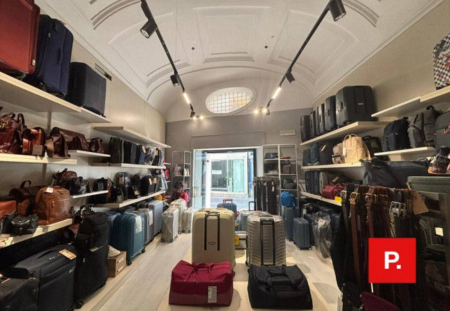 Locale commerciale in vendita a Caserta